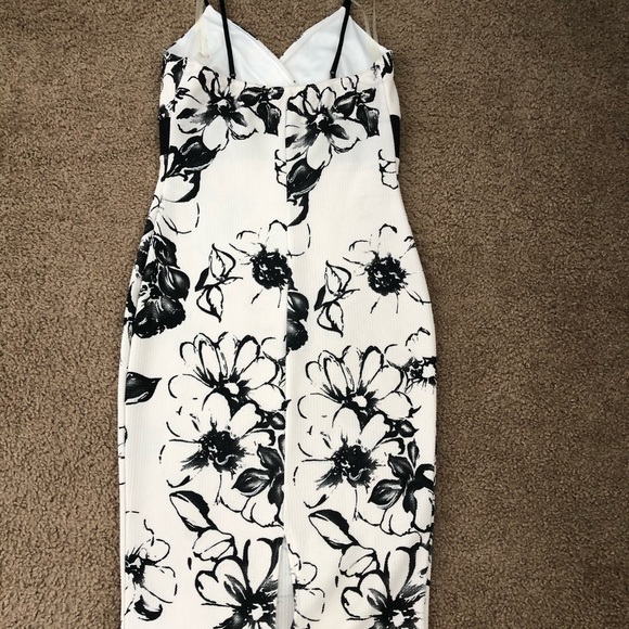 Black and White Knee Length Dress - Picture 5 of 11
